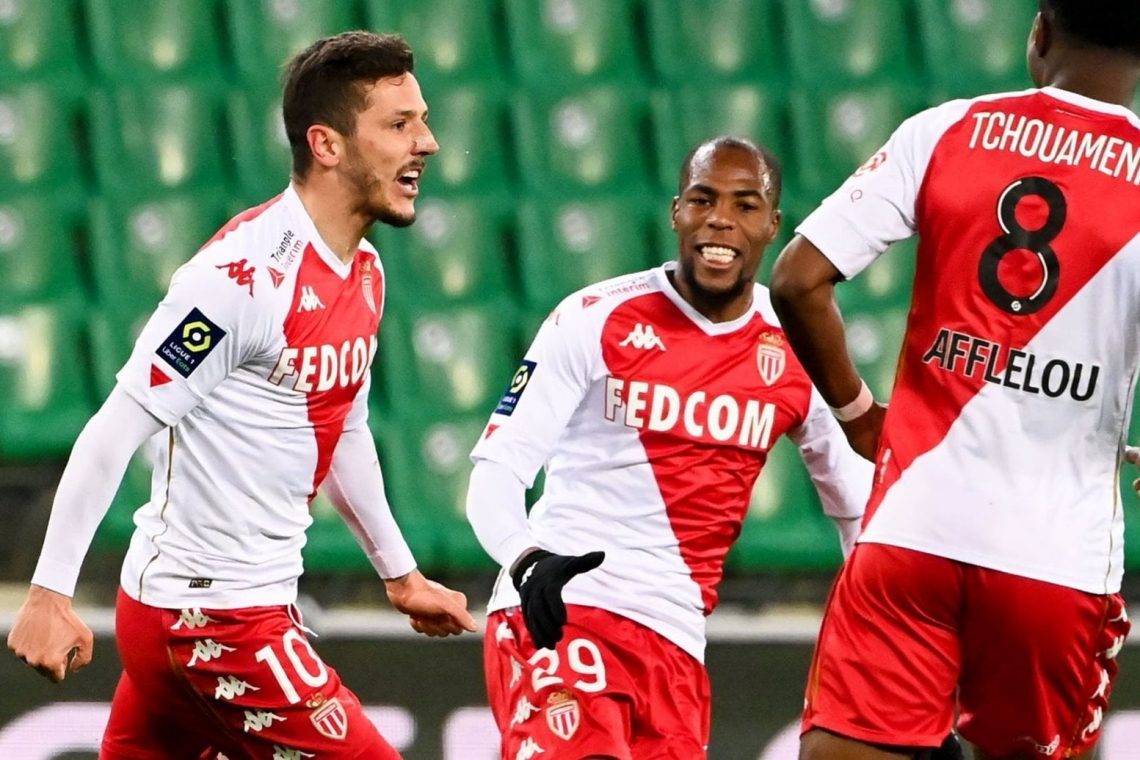Saint Etienne pred praznimi tribunami