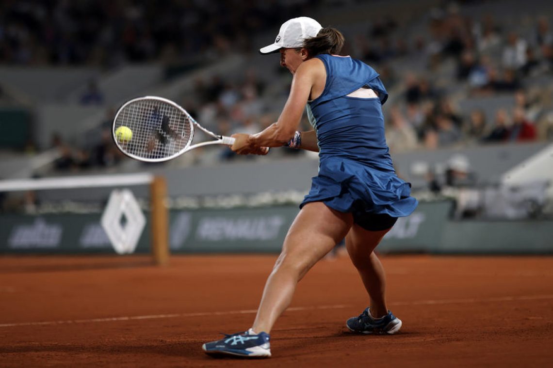 Prva in peti nosilec gladko čez prvo oviro, slovo lanske zmagovalke