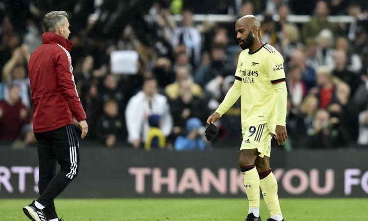 Lacazette tudi uradno pri Lyonu
