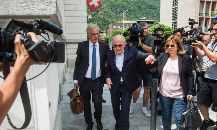 Fifa od Platinija zahteva vračilo 2,1 milijona evrov