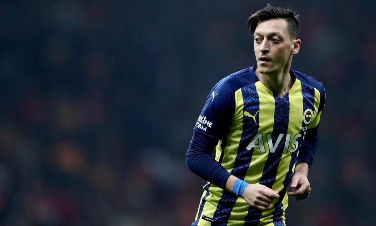 Özil zamenjal klub v Istanbulu