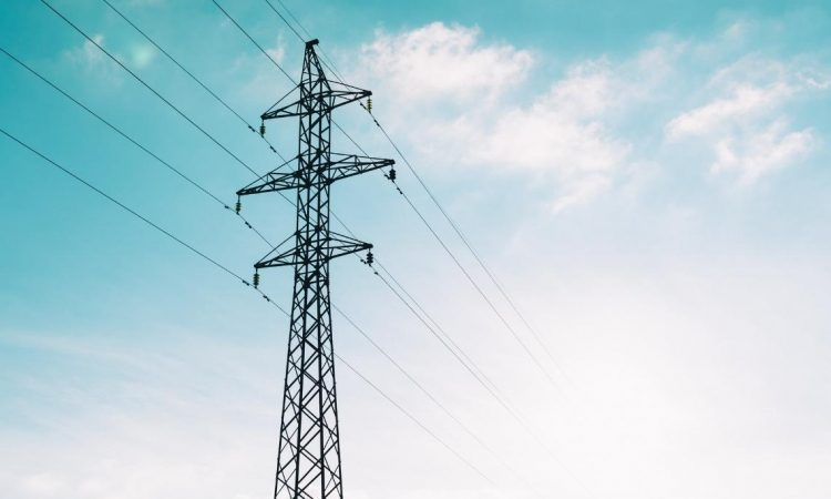 Vlada s 1. septembrom za leto dni določila najvišje cene elektrike