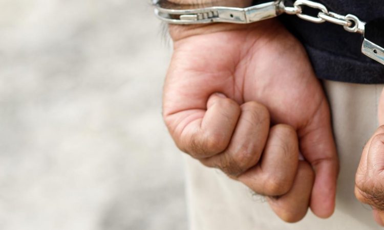 Policisti prijeli osumljenca tatvin, ropa in zlorab bančne kartice