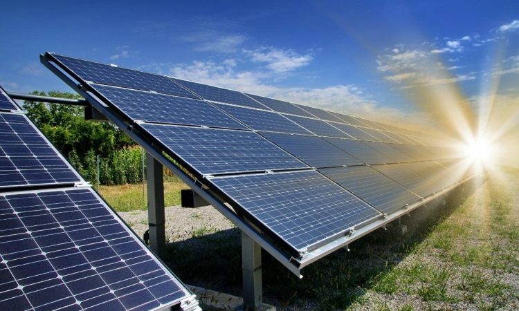 Vlada po Sloveniji načrtuje niz velikih sončnih elektrarn
