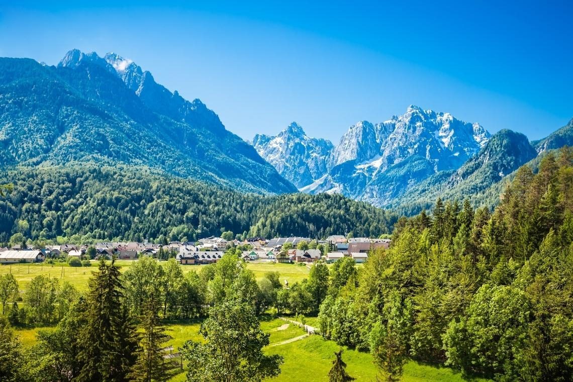 Viseče brvi na poti v dolino Vrata za zdaj ne bo