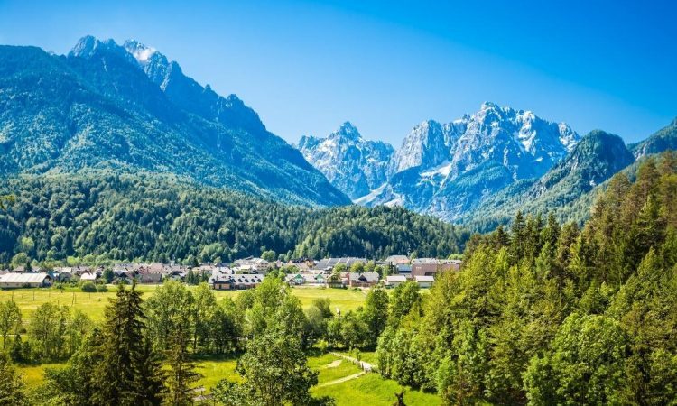 Viseče brvi na poti v dolino Vrata za zdaj ne bo