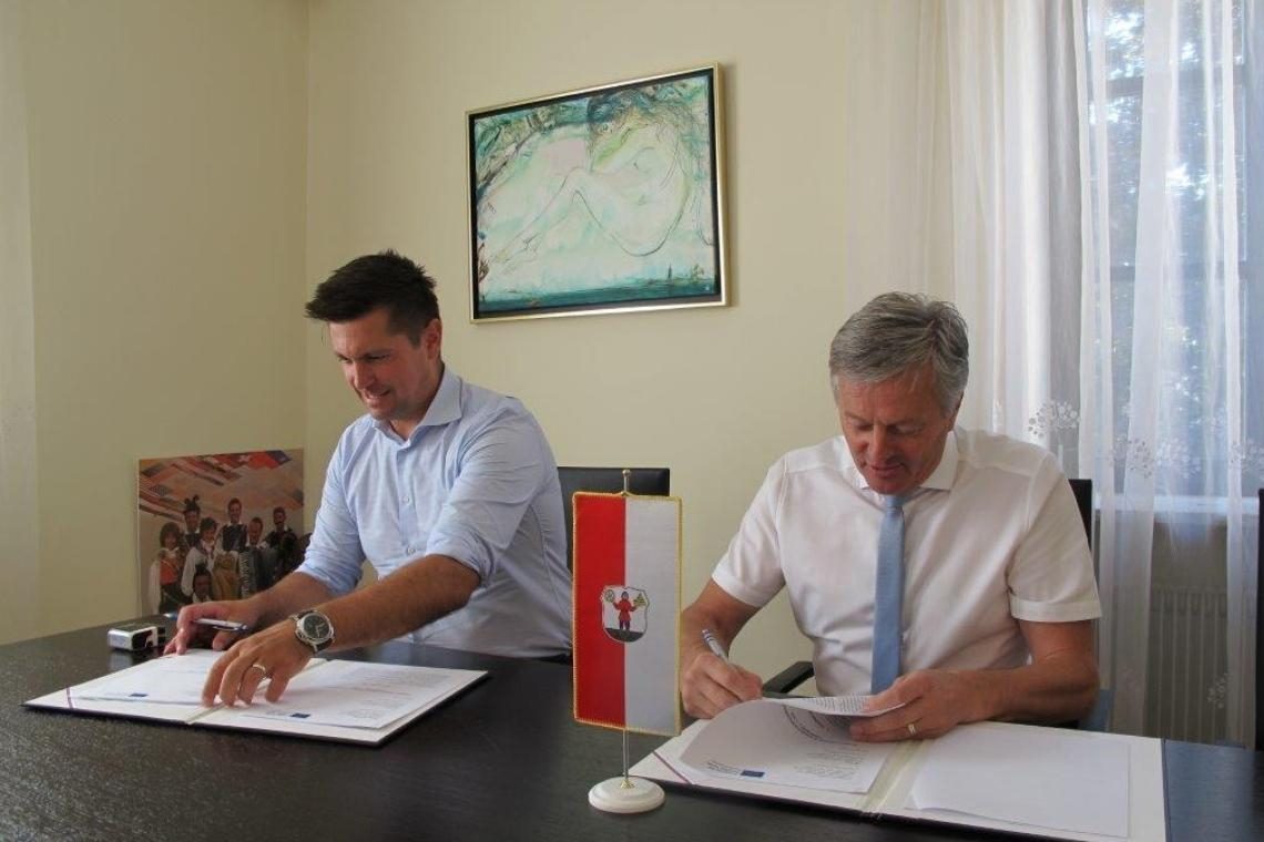 V Radovljici podpisali pogodbo za gradnjo komunalne infrastrukture v Kamni Gorici