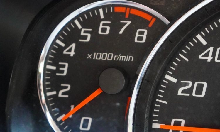 Motorist skozi naselje s 120 kilometri na uro