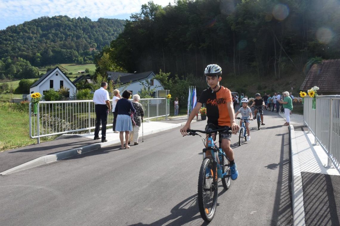 Pri Senovem z novim mostom premostili hudourniški Belski potok
