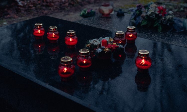 Akcija Manj svečk za manj grobov letos ozavešča o trajnostnem načinu življenja