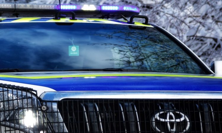 Na območju Mokronoga trčil v pešca in pobegnil