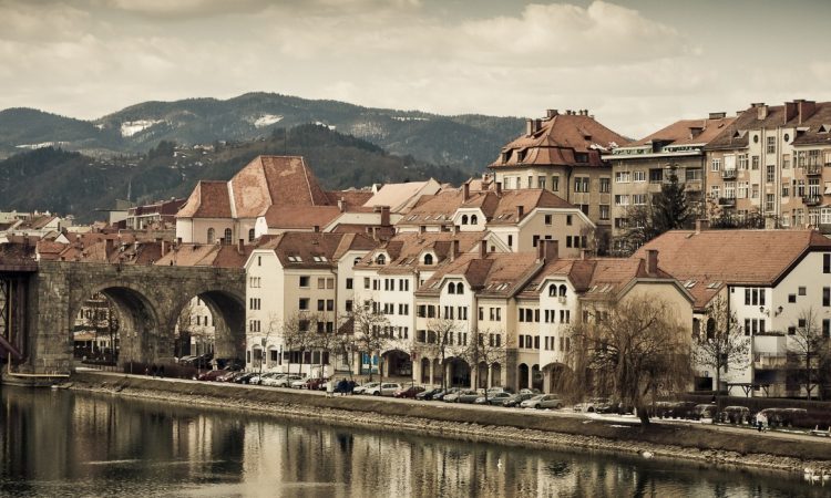 Kandidati za mariborskega župana na soočenju na TVS kritični do holdinga