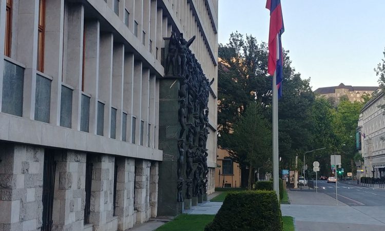 DZ potrjuje spremembe pri dohodnini