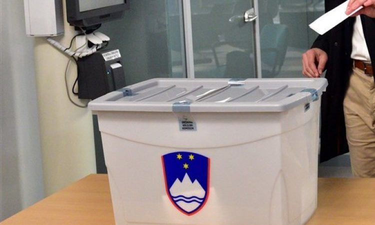Danes začetek predčasnega glasovanja pred nedeljskimi referendumi