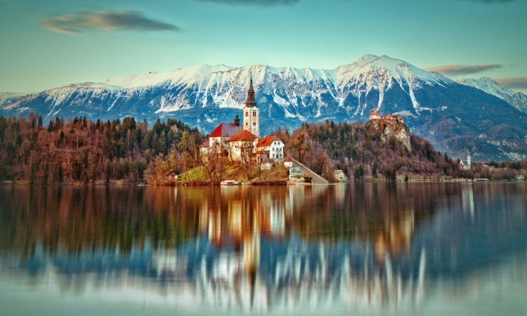 Na Bledu se v petek začenja obogatena Zimska pravljica