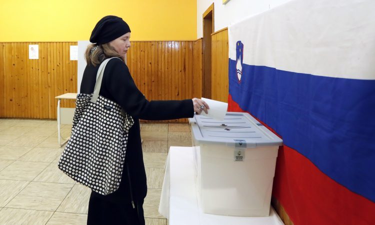 Odprla so se volišča za drugi krog županskih volitev
