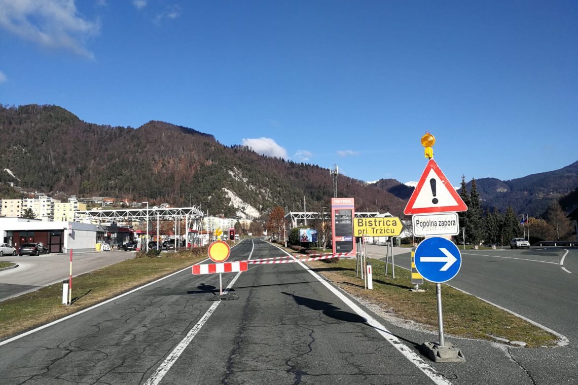 Cesta proti Ljubelju zaprta za ves promet