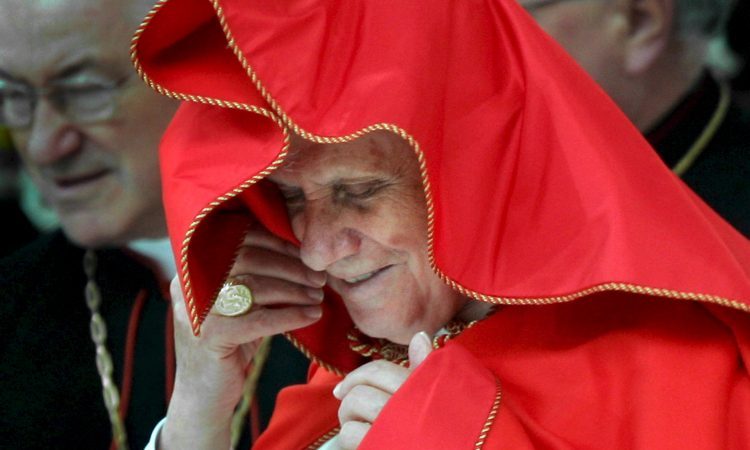 Umrl zaslužni papež Benedikt XVI.