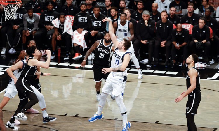 Dallas brez poškodovanega Dončića premagal Phoenix Suns