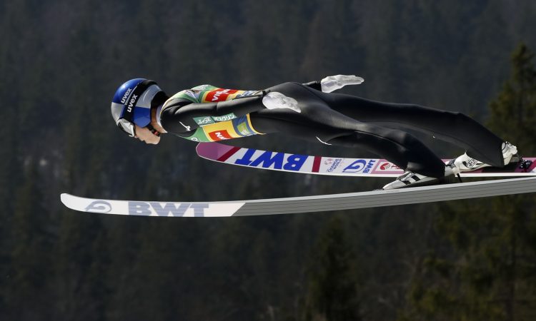 Tuji veleposlaniki obiskali nordijski center Planica