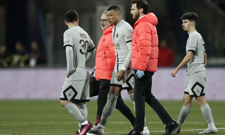 Sladko-grenak večer za PSG: Mbappejeva poškodba in podrt rekord