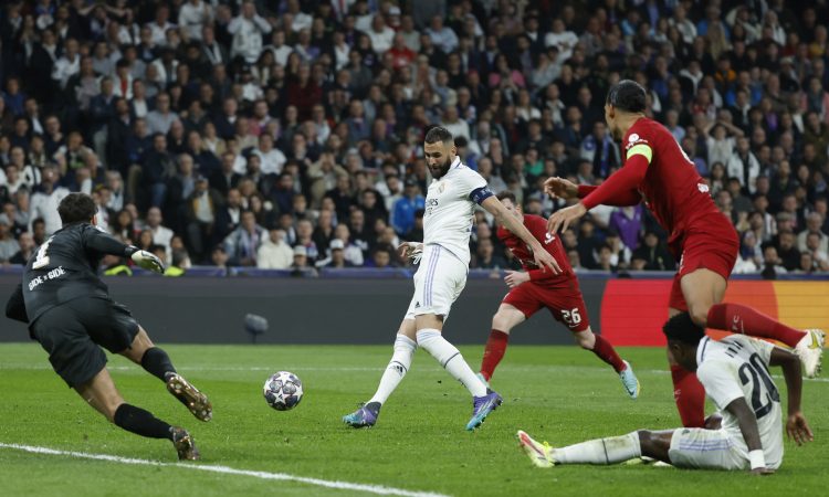 Real in Napoli zanesljivo do zadnjih četrtfinalnih vstopnic lige prvakov