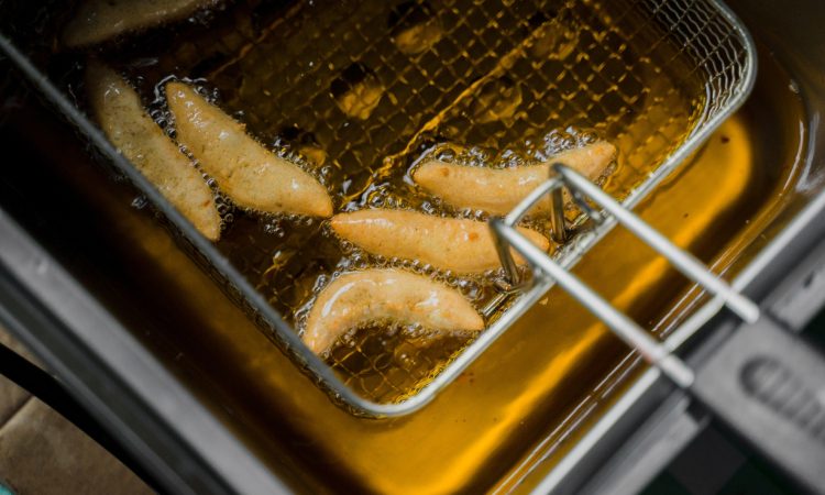 Zbiranju odpadnega jedilnega olja se pridružujejo tudi trgovci