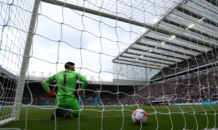 Newcastle izkoristil slab drugi polčas Manchester Uniteda v Londonu