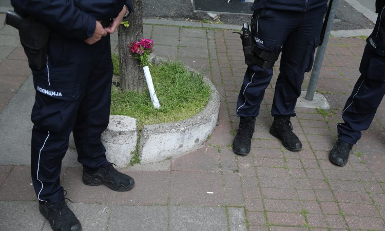 Po streljanju v šoli v Srbiji tridnevno žalovanje 