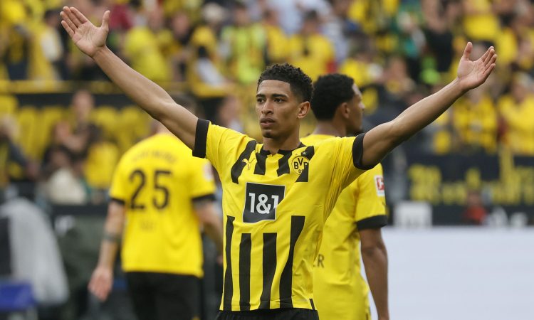Dortmund odpihnil Wolfsburg, spet le točko za Bayernom
