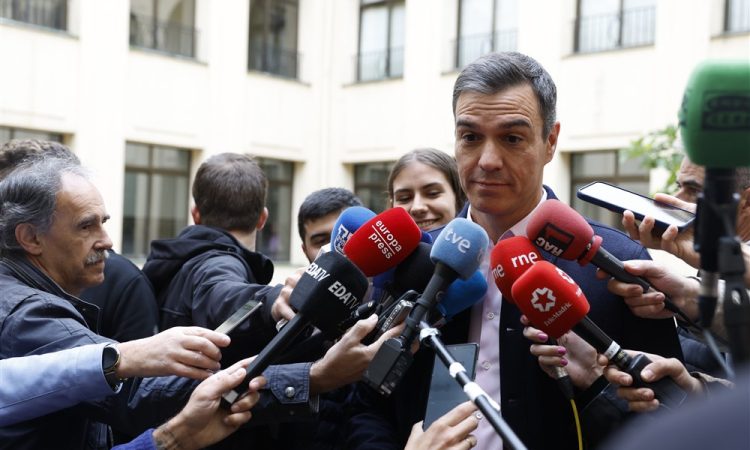 Španski premier Sanchez za julij razpisal predčasne volitve