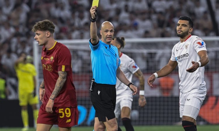 Uefa v preiskavo Mourinhovih pripomb na sojenja Taylorja