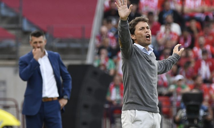 Almeria ostala brez trenerja