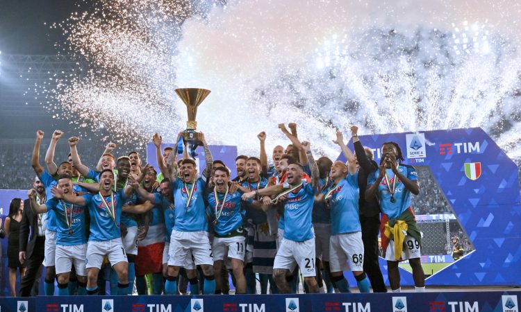 Napoli zaznamoval serie A, slovo Verone, Cremoneseja in Sampdorie