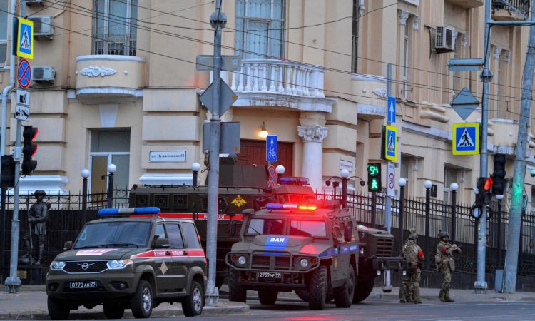 V Rusiji poostrena varnost, Prigožin naj bi zasedel vojaške objekte v Rostovu na Donu