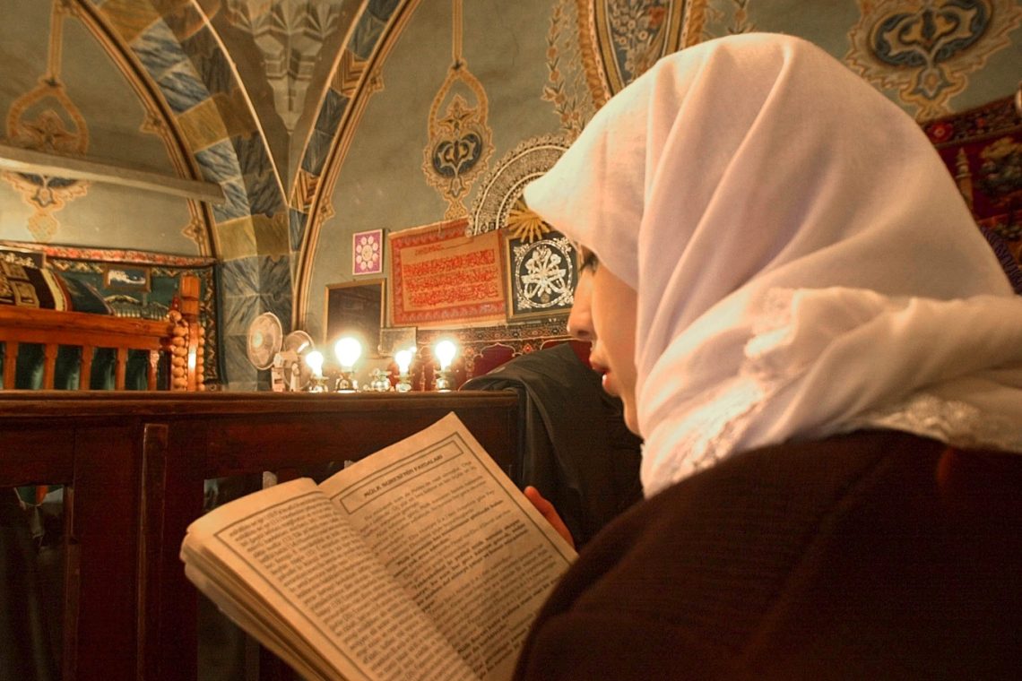 Muslimani z jutranjo molitvijo začenjajo praznovanje štiridnevnega kurban bajrama