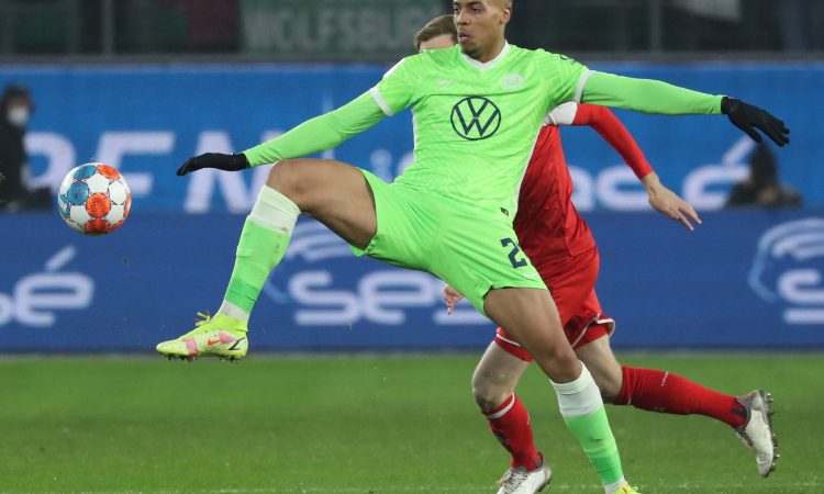 Felix Nmecha iz Wolfsburga v Dortmund