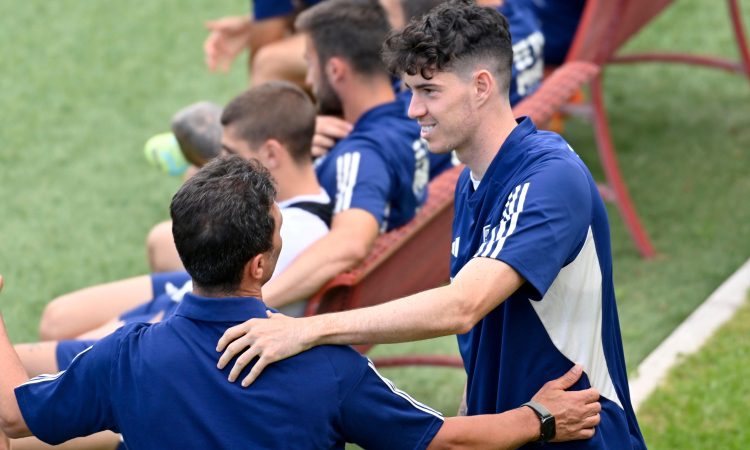 Inter podaljšal z Bastonijem in Calhanoglujem