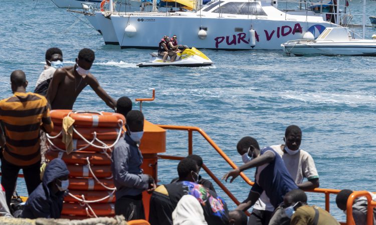 V bližini Kanarskih otokov pogrešanih najmanj 300 migrantov