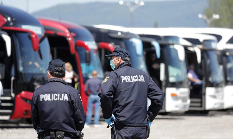 Na Hrvaškem tudi letos med turistično sezono slovenski policisti