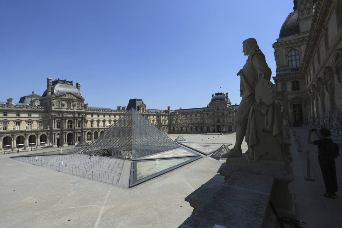 27. julij: ustanovljen muzej Louvre
