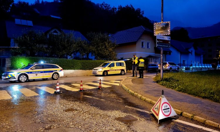 Policija zagotavlja varnost na prizadetih območjih