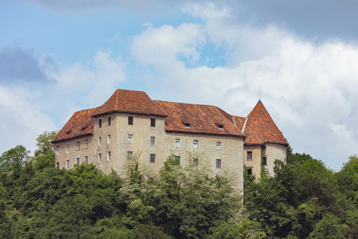 Na gradu Rajhenburg danes srednjeveški dan z različnimi delavnicami in prikazi