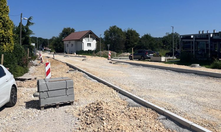 Rekonstrukcija dela ceste v Lokrovcu pri Celju pred zaključkom
