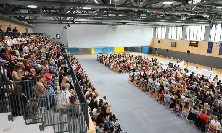 V Celju o novih tehnologije, ki jih morajo otroci znati pravilno uporabljati