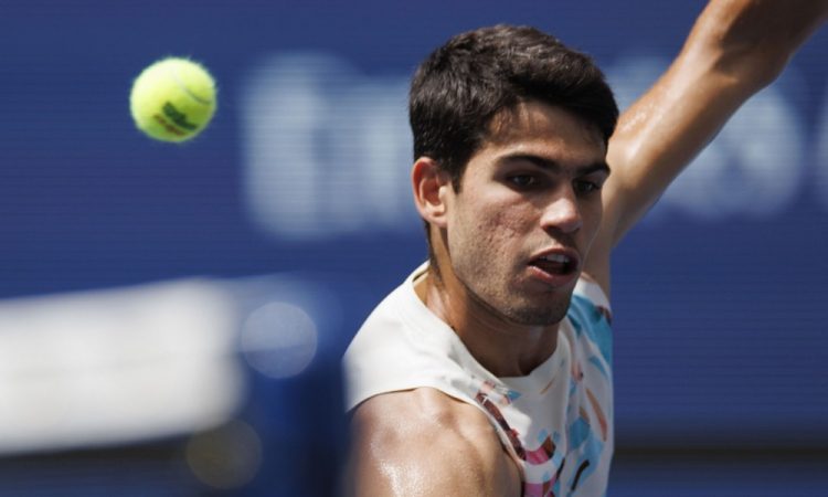 Alcaraz proti Evansu oddal niz, a navdušil, Sabalenka brez težav