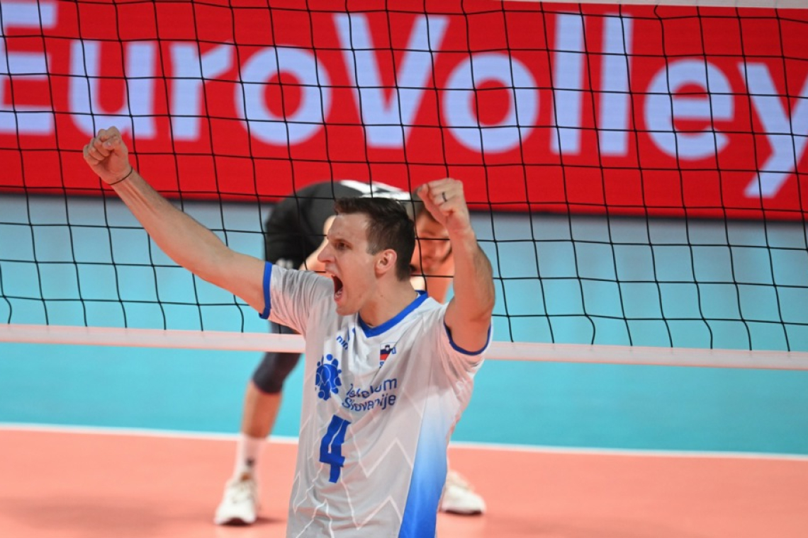 Slovenski odbojkarji po velikem preobratu proti Turkom v četrtfinale EP