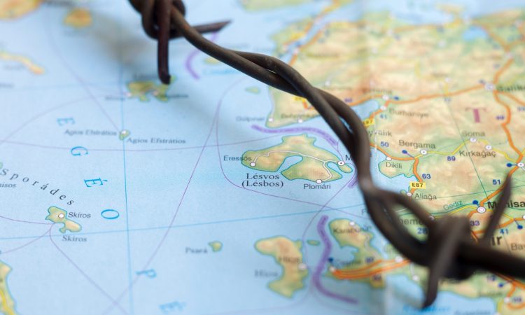 Konec tedna pri prevozu migrantov ujeli tri Romune in Pakistanca