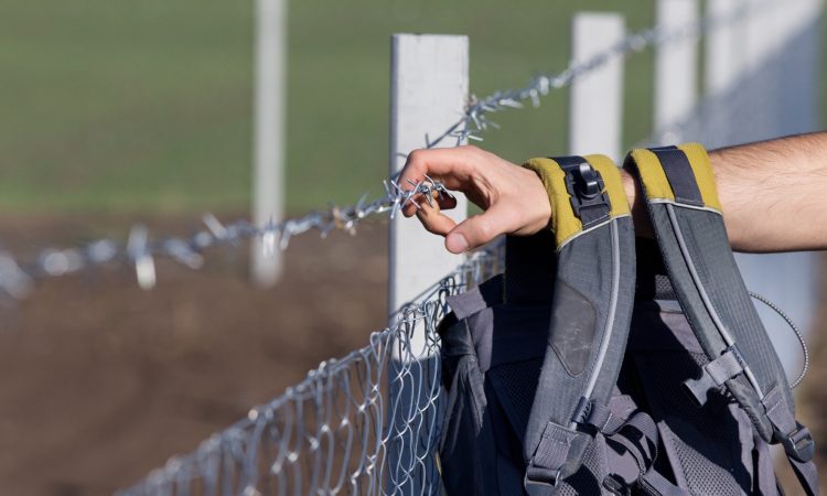Na Obrežju zaradi nezakonitega prevoza migrantov prijeli dva tujca