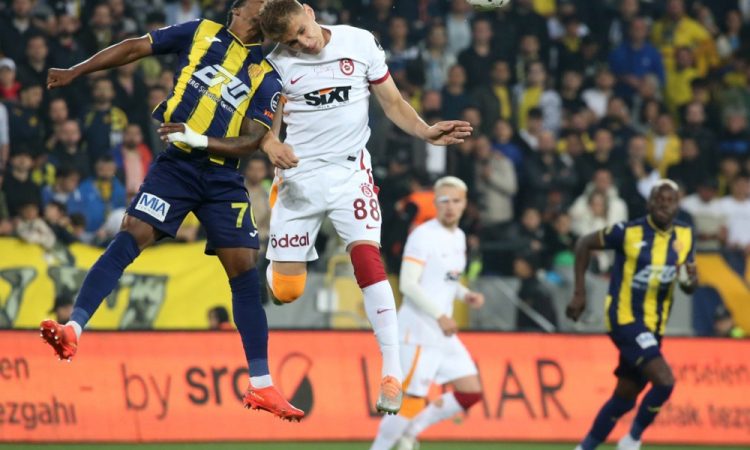 Turška liga zaradi napada na sodnika zaustavljena